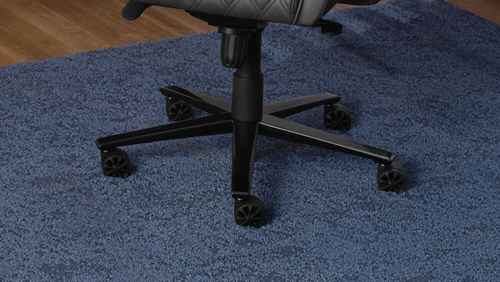 Fotel CORSAIR TC500 Luxe Grafitowy duże kółka o średnicy ok. 65 mm na dywanie kółka oferujące gładkie i bezproblemowe przesuwanie fotela ułatwiające przemieszczanie