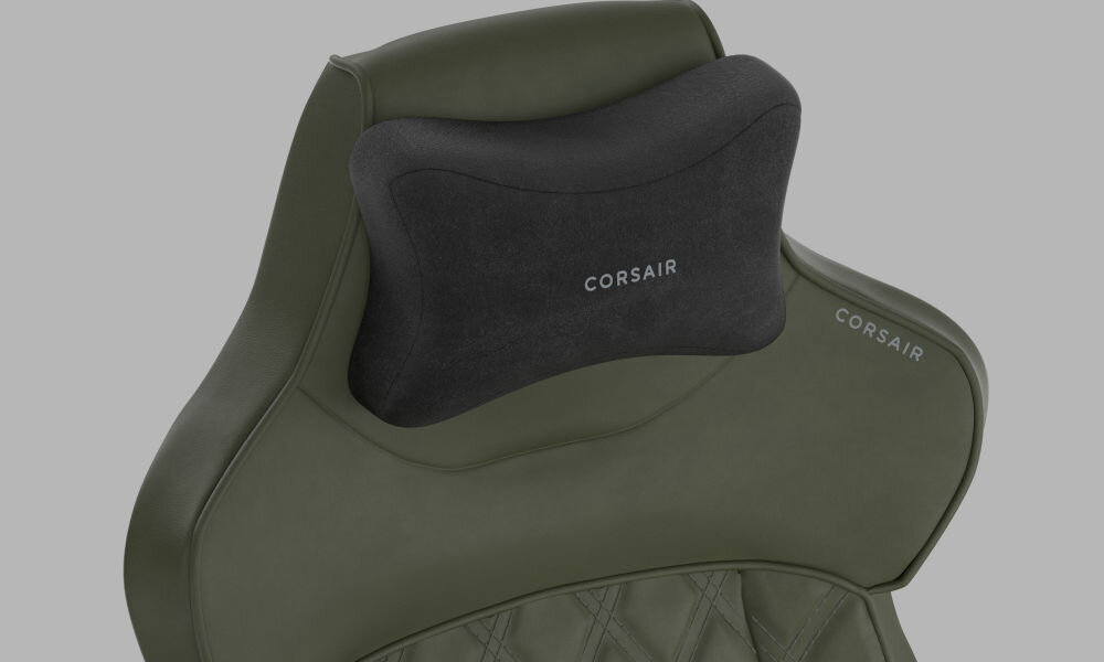 Fotel CORSAIR TC500 Luxe Ciemnozielony fotel wyposażony w odłączaną poduszkę pod szyję wykonaną z pianki memory łatwa regulacja wysokości poduszki szare tło