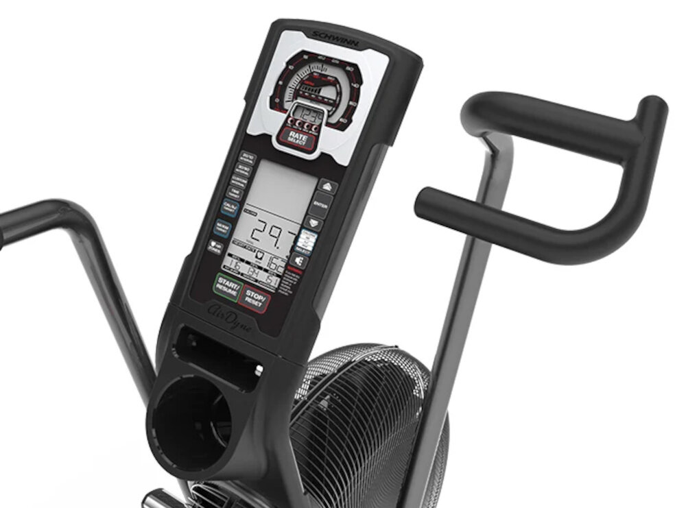 Rower powietrzny SCHWINN Airdyne AD8 zbliżenie na wyświetlacz i uchwyty na białym tle wielopozycyjne uchwyty różnorodne warianty treningu górnych partii ciała