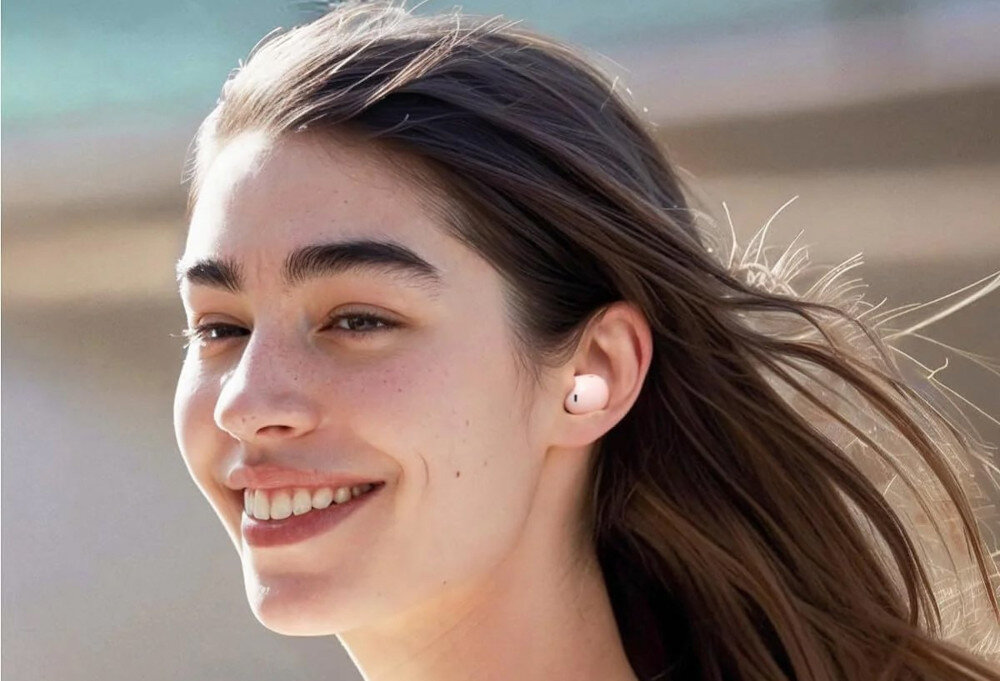 Słuchawki dokanałowe SOUNDCORE A30I ANC - Dźwięk bez zakłóceń w ruchu, kobieta z założonymi słuchawkami