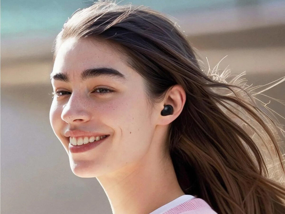 Słuchawki dokanałowe SOUNDCORE A30I ANC - Dźwięk bez zakłóceń w ruchu, kobieta z założonymi słuchawkami