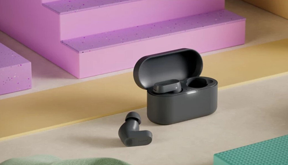 Słuchawki dokanałowe PHILIPS TAT3509WT/00, aplikacja Philips Headphones, korektor, sterowanie, etui ładujące z słuchawkami dokanałowymi w pomieszczeniu