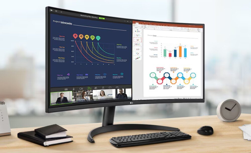 Na biurku znajduje się zakrzywiony monitor wyświetlający wykresy i dokumenty. Obok monitora leżą klawiatura, myszka, książki i zegar.