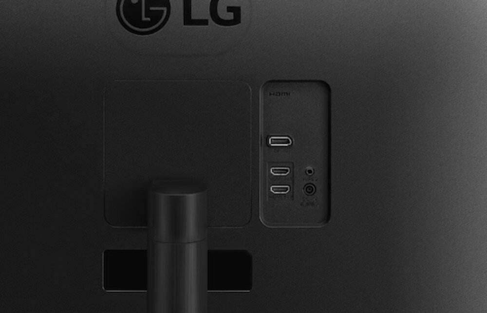 Tył monitora z widocznym logo LG oraz panel z portami HDMI, USB-C i audio.