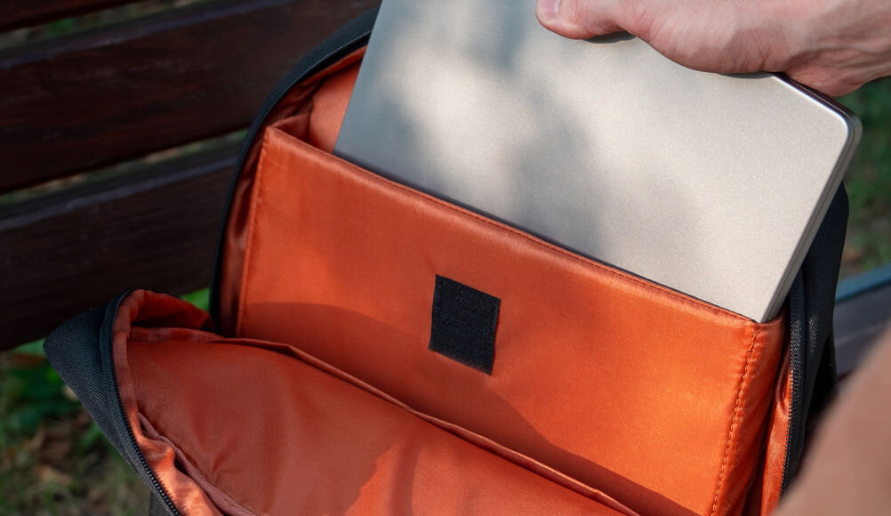 Plecak na laptopa NATEC Niala Ginger 15.6 cali Czarny praktyczne i bezpieczne rozwiązanie pojemność 18 L chroni laptopa do 15,6 cali przegroda z piankową wyściółką i zapięciem na rzep bez trudu zmieścisz książki,
ubrania czy inne potrzebne akcesoria