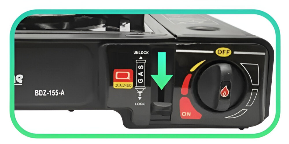 Kuchenka turystyczna EXTRALINK EX.39500 białe tło zbliżenie na dźwignię do odcięcia gazu średnie zużycie gazu wynosi około 160 g/h efektywne wykorzystanie kartuszy lub butli dźwignia do szybkiego odcięcia dopływu gazu precyzyjna regulacja płomienia kontrola ilość gazu