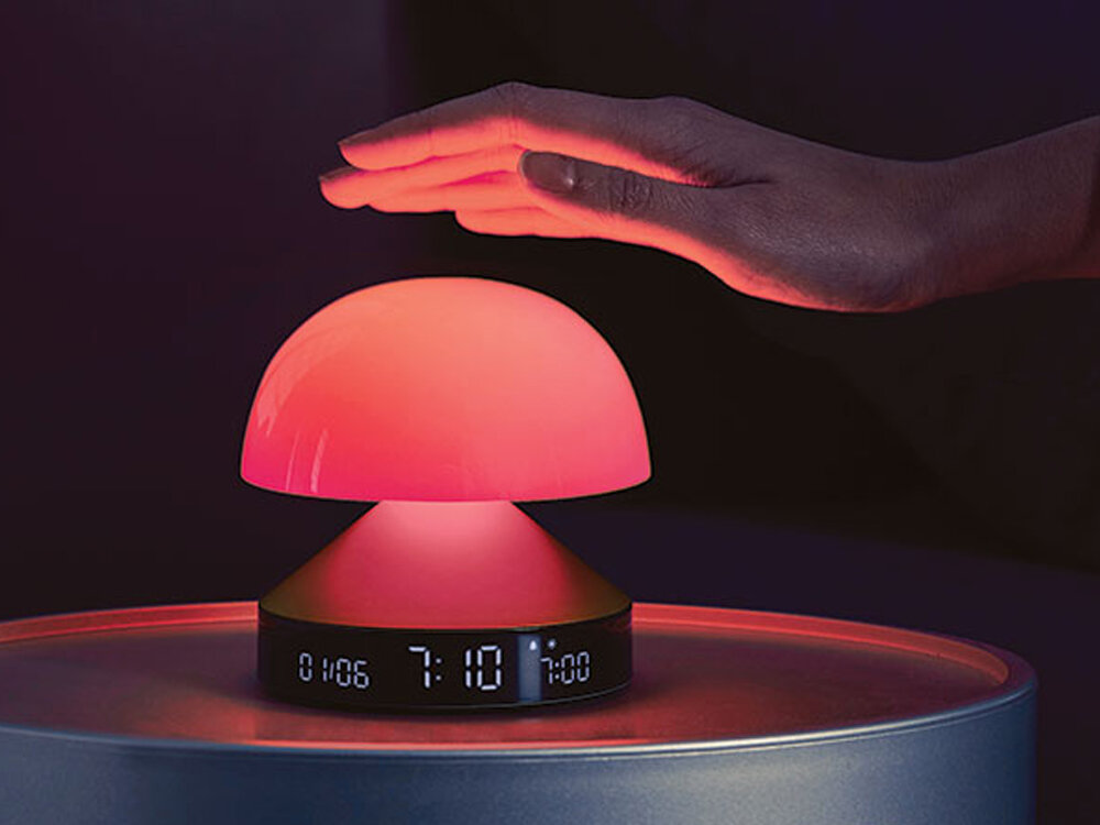 Budzik z lampką Lexon Mina Sunrise aluminium elegancja intuicyjna światło dioda