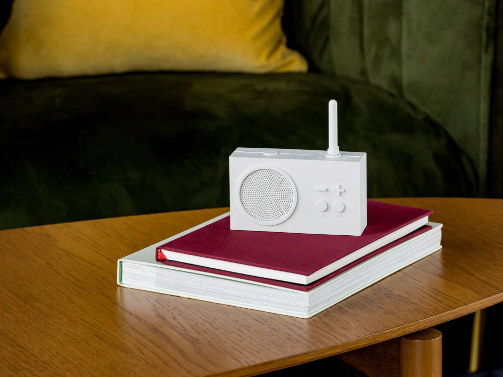 Radioodtwarzacz LEXON Tykho 3 LA119W7 Jasnobeżowy
            radio na stoliku lekkie poręczne akumulator czas pracy ładowanie usb-c lekki poręczny 20 godzin odtwarzania ładowanie przez port USB-C 4 godziny akumulator 2000 mAh