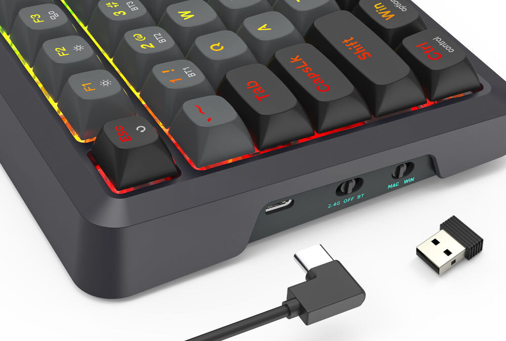 Klawiatura K688GB-RGB-PRO Bragi wszechstronność połączeń dzięki trzem różnym trybom
połączenia - tryb bezprzewodowy 2,4 GHz, Bluetooth, przewodowy za pomocą odłączanego kabla USB-A / USB-C o długości 1,5 m
(przewód w zestawie)
wbudowany akumulator o pojemności 4000 mAh oferujący do kilku dni pracy bez potrzeby ładowania, produkt na białym tle,
kabel zakończony wtyczką USB-C, adapter USB-A 2,4 GHz