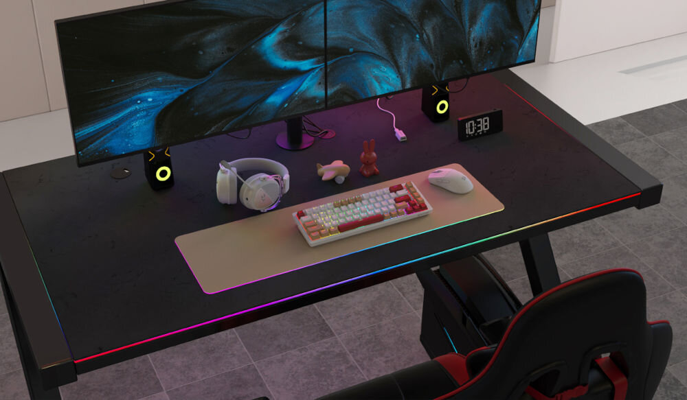 Klawiatura REDRAGON K677WLR-RGB-PRO Rammus
optymalizacja przestrzeni, rozmiar 65%, 68 klawiszy, zajmuje około 35% mniej miejsca niż klawiatury z tradycyjnym układem,
wymiary ok. 327 x 100 x 35 mm, produkt na biurku, monitor, zegar, słuchawki, fotel, figurki