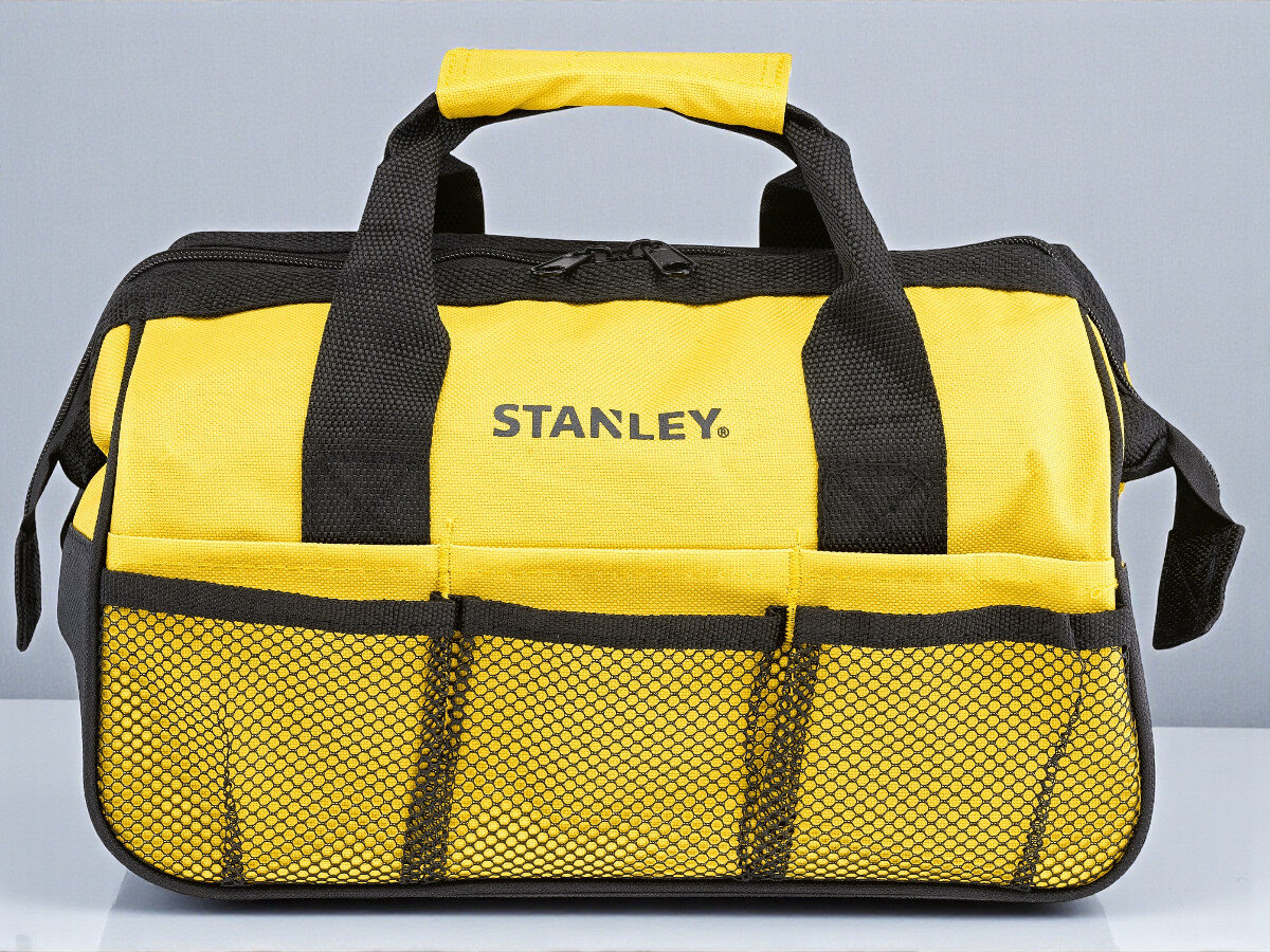 Zestaw narzędzi STANLEY STMT0-74101 (38 elementów), mobilność, torba, ochrona, organizacja, Żółta torba Stanley z czarnymi uchwytami i kieszeniami na narzędzia.
