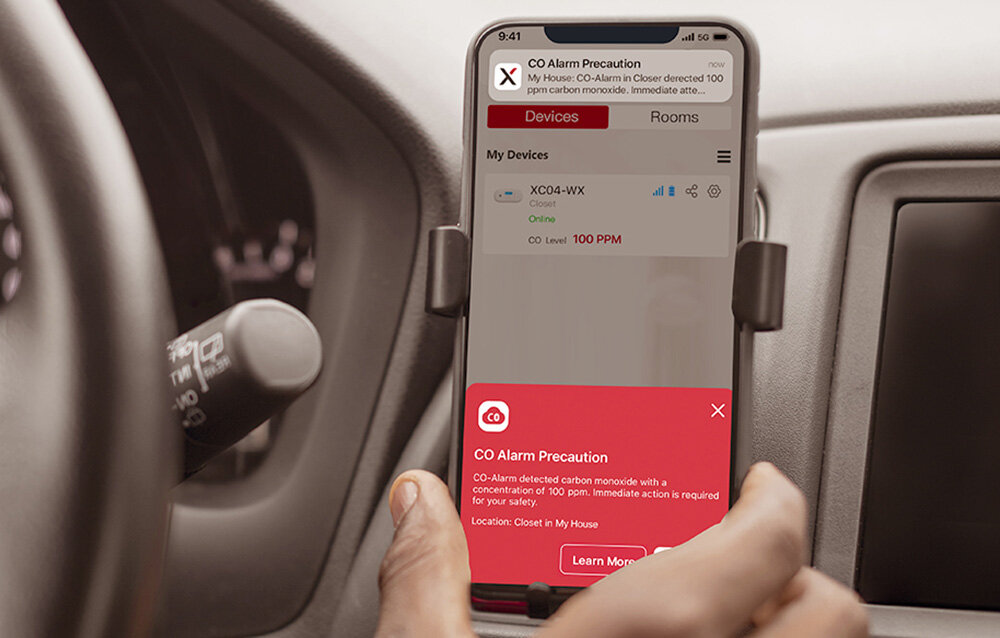 Czujnik tlenku węgla X-SENSE XC04-WX Wi-Fi, Bezpieczeństwo, Prezentacja aplikacji na telefonie, która wykazuje wysokie stęzenie CO