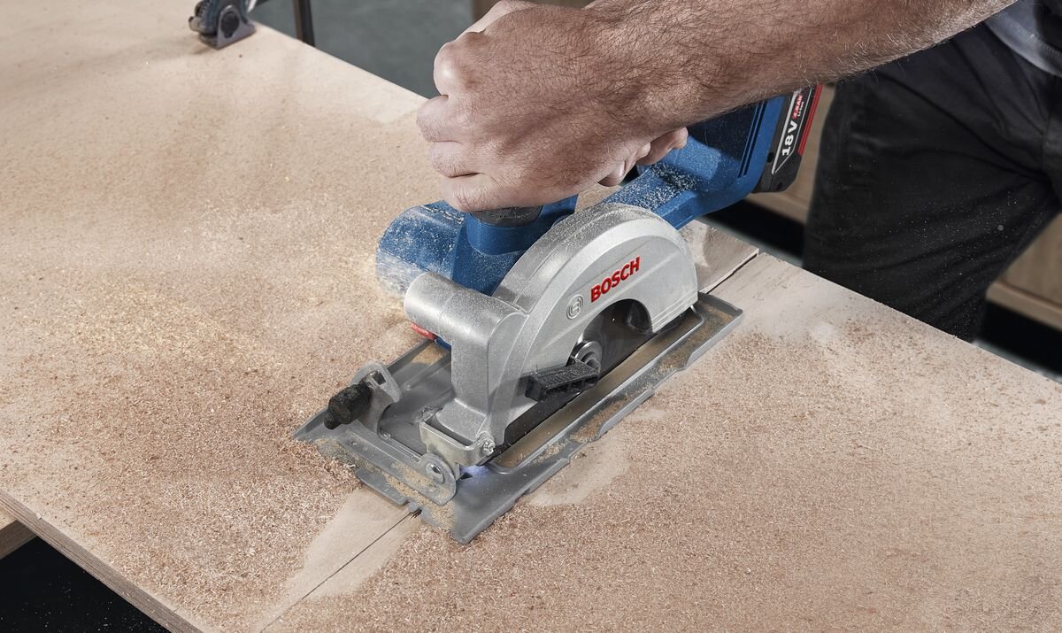 BOSCH GKS 18V-51 06019M3122 BOSCH GKS 18V-68 Professional zewnętrznego źródła odsysania pyłów skali na podstawie i kątowniku wymaganą głębokość i skos - pilarka z odsysaniem pyłu