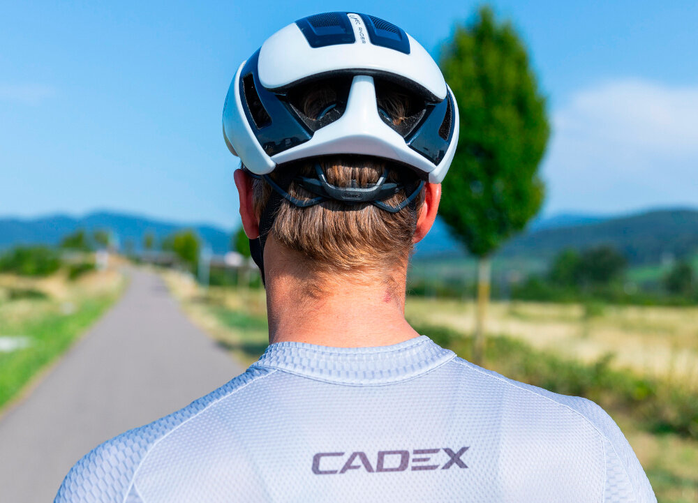 Kask rowerowy ABUS GameChanger 2.0 Shine Biały Szosowy rozmiar M, 54-58 cm MIPS rozmiar M system regulacji Zoom Spin z obrotowym pokrętłem z tyłu głowy zakres regulacji 57–61 cm półpierścień miejsce na warkocz zdejmowana wyściółka nadaje się do prania ręcznego