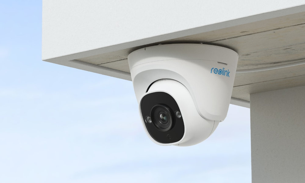 Kamera REOLINK P324 PoE kamera zawieszona pod dachem na zewnatrz