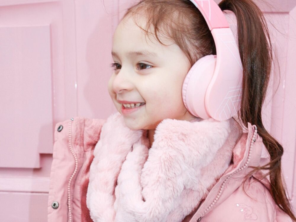 Słuchawki nauszne POWERLOCUS P1 mikrofon Bluetooth 5.3 nauka online, dziecko z założonymi słuchawkami nausznymi