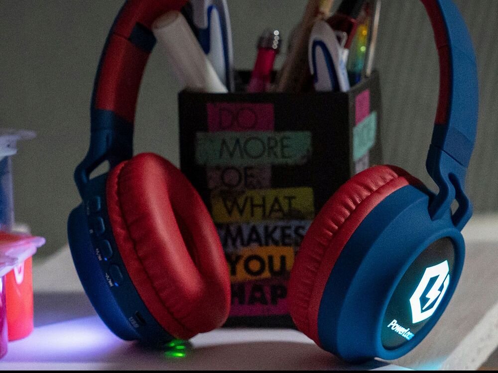 Słuchawki nauszne POWERLOCUS Buddy Kids Bluetooth 5.3 AUX microSD 32GB, słuchawki srotjące na blacie