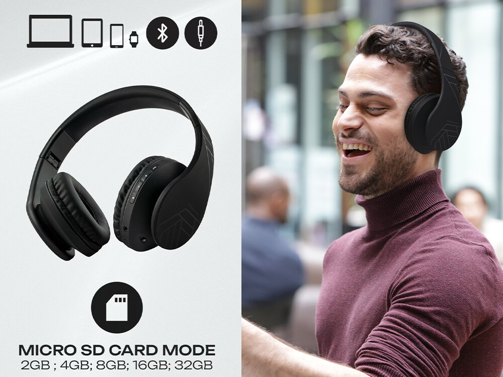 PowerLocus P2 tryby Bluetooth AUX microSD radio FM słuchawki wielofunkcyjne, osoba z założonymi słuchawkami nausznymi, logo karty micro SD, Bluetooth, aux