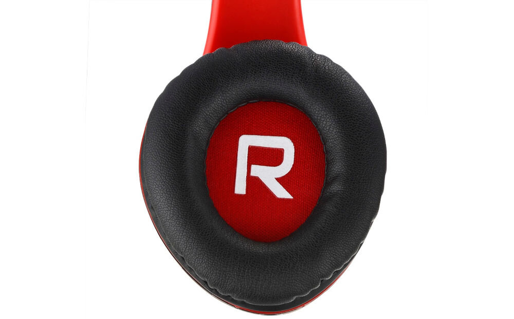 PowerLocus P2 bateria i USB-C, kadr nausznika na białym tle