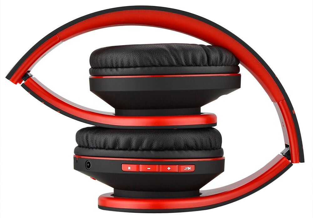 PowerLocus P2 etui ochronne, złożone słuchawki na białym tle