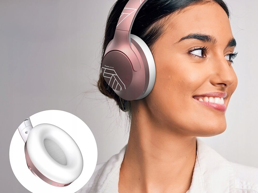 Słuchawki nauszne POWERLOCUS P3 pasmo 20 Hz 20 kHz AAC SBC, osoba z założonymi słuchawkami nausznymi