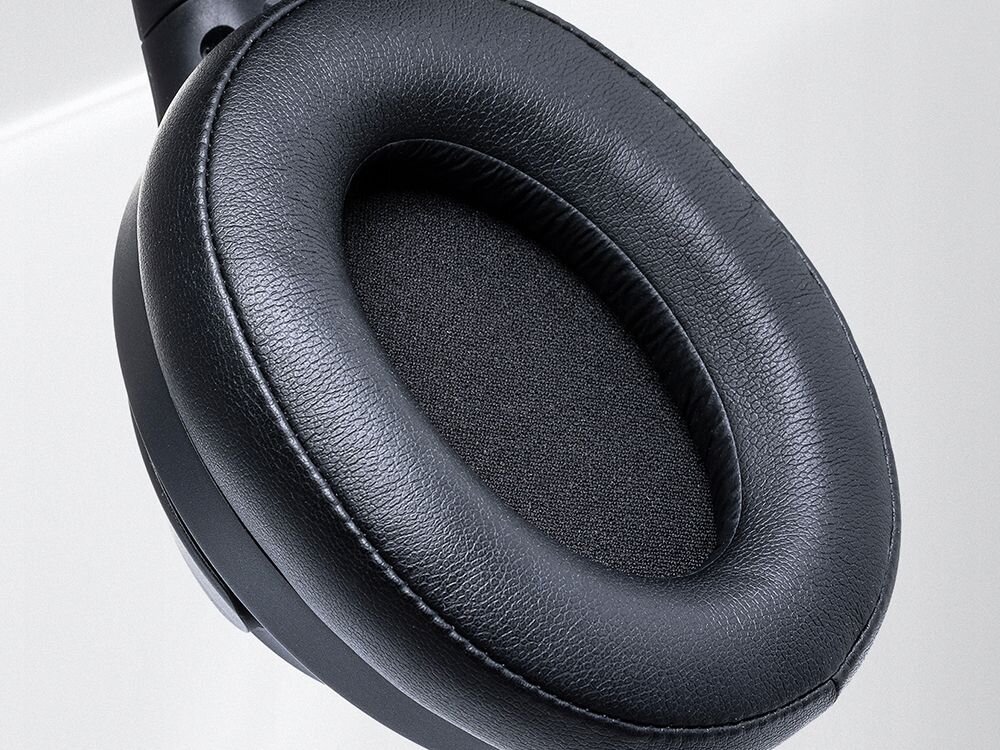 Słuchawki nauszne POWERLOCUS P3 pasmo 20 Hz 20 kHz AAC SBC, kadr na nauszniki słuchawek na białym tle