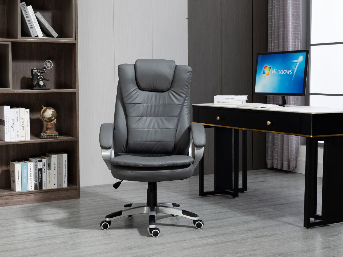 Fotel ACTIVEJET YK7304 Szary Podgrzewany z masażem, kółka, użytkowanie, swoboda, podnośnik, gaz, fotel na środku pokoju skierowany frontem na wprost, obok biurko do pracy