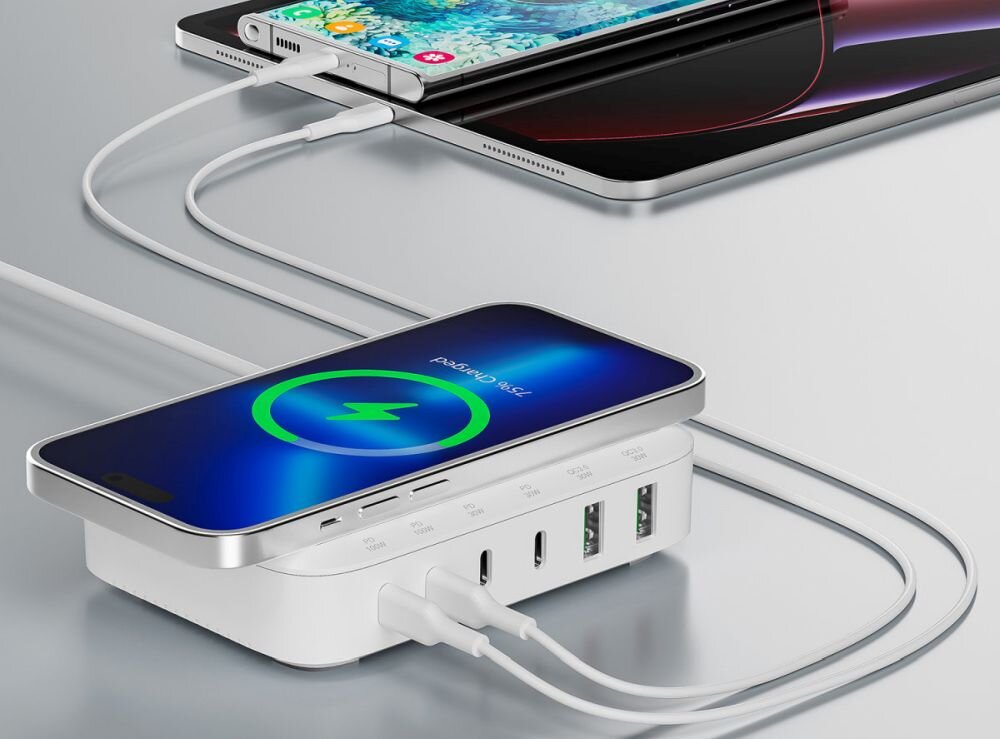 4SMARTS GaN 7w1 100 W - ładowarka pod telefonem