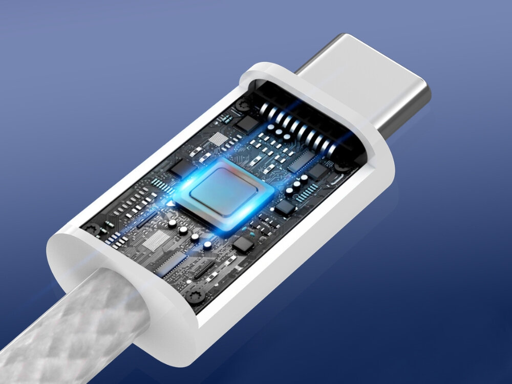 Kabel 4SMARTS USB-C 100W
                końcówka kabla z widocznym chipem power delivery 100w transfer danych 480 mb/s ładowanie przesyłanie plików wbudowany chip stabilność bezpieczeństwo