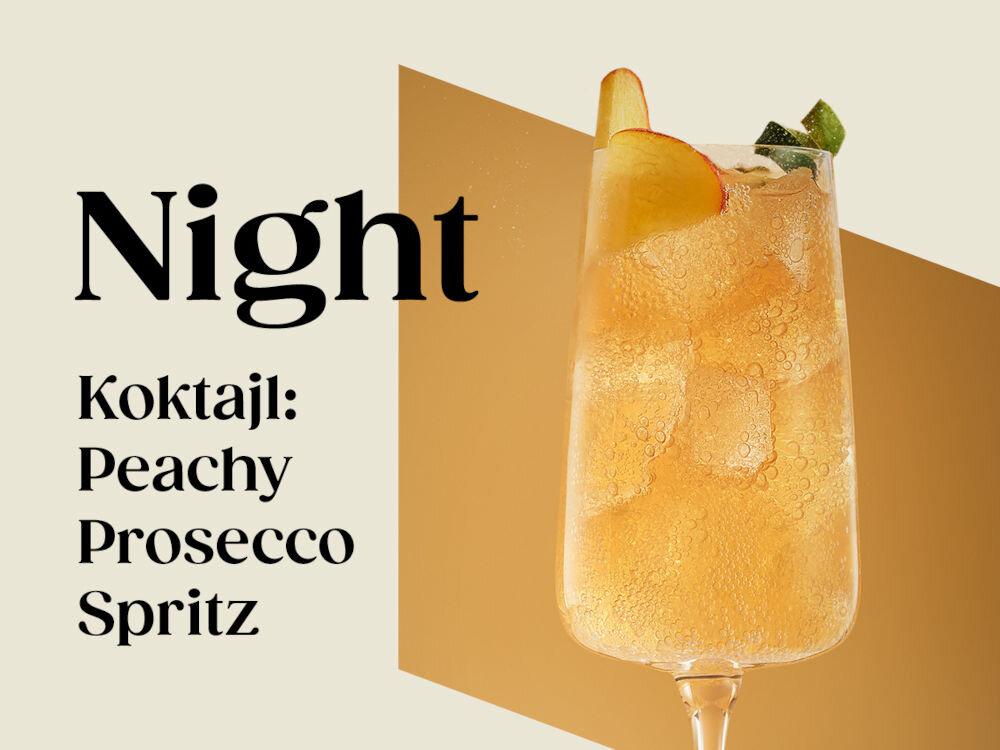 Syrop SODASTREAM Crafted Brzoskwinia i Imbir 330 ml koktajl Peachy Prosecco Spritz składniki baza woda gazowana prosecco kostki lodu dekoracja plasterki imbiru listki mięty przygotowanie wypełnienie wysokiej szklanki kostkami lodu dodanie prosecco i bazy uzupełnienie szklanki wodą delikatne wymieszanie łyżką barmańską lub metalową słomką udekorowanie plasterkami imbiru i listkami mięty  