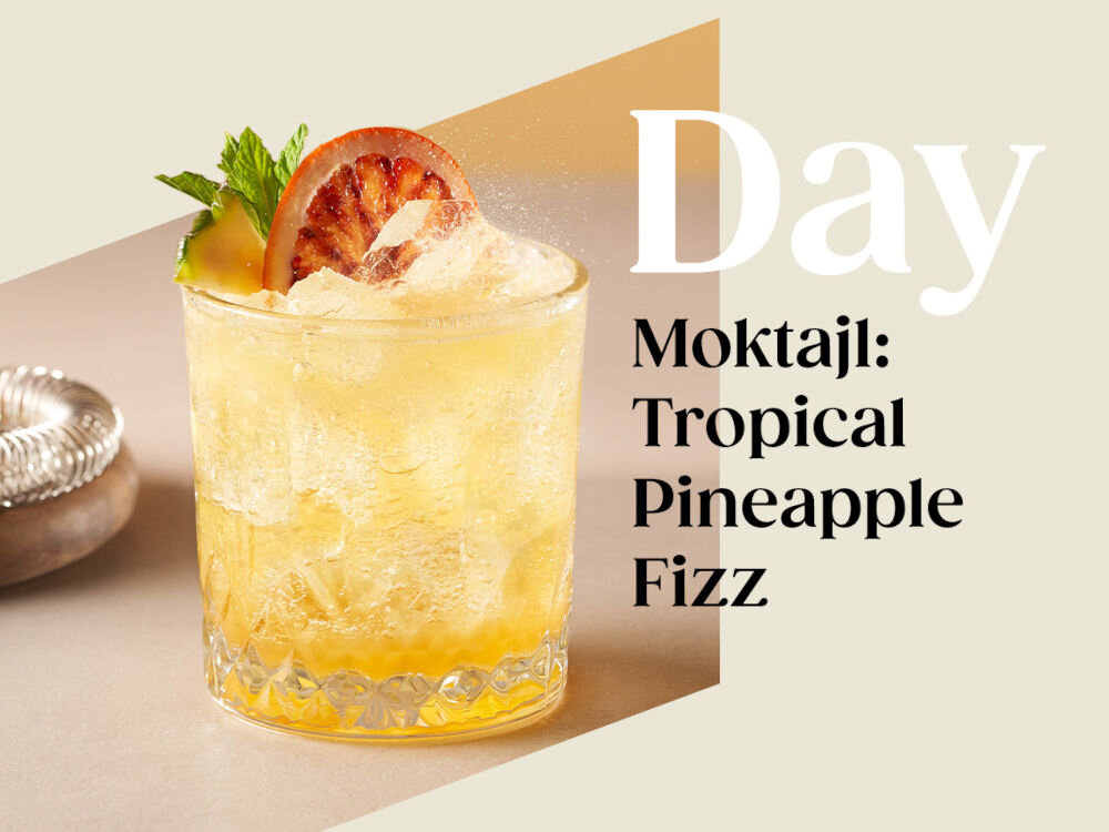 Syrop SODASTREAM Crafted Ananas i Jalapeno 330 ml Tropical Pineapple Fizz składniki baza mus ananasowy sok z limonki woda gazowana kostki lodu dekoracja kawałek ananasa plaster czerwonej pomarańczy przygotowanie wsypanie kostek lodu do shakera dodanie musu ananasowego soku z limonki i bazy zamknięcie mocne wstrząśnięcie przez 15-20 sekund napełnienie szklanki kostkami lodu przelanie przez sitko barmańskie uzupełnienie wodą gazowaną ozdobienie kawałkiem ananasa i plasterkiem suszonej pomarańczy