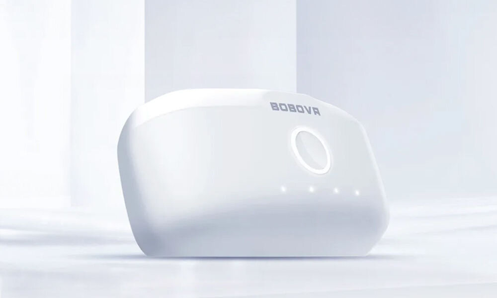 Dodatkowy akumulator BOBOVR B2 prezentacja akumulatora na jasnym tle waga wygoda w transporcie funkcjonalność