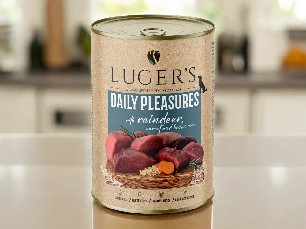 Karma dla psa LUGER'S Daily Pleasures renifer z marchewką i brązowym ryżem 400 g karma w puszce na blacie