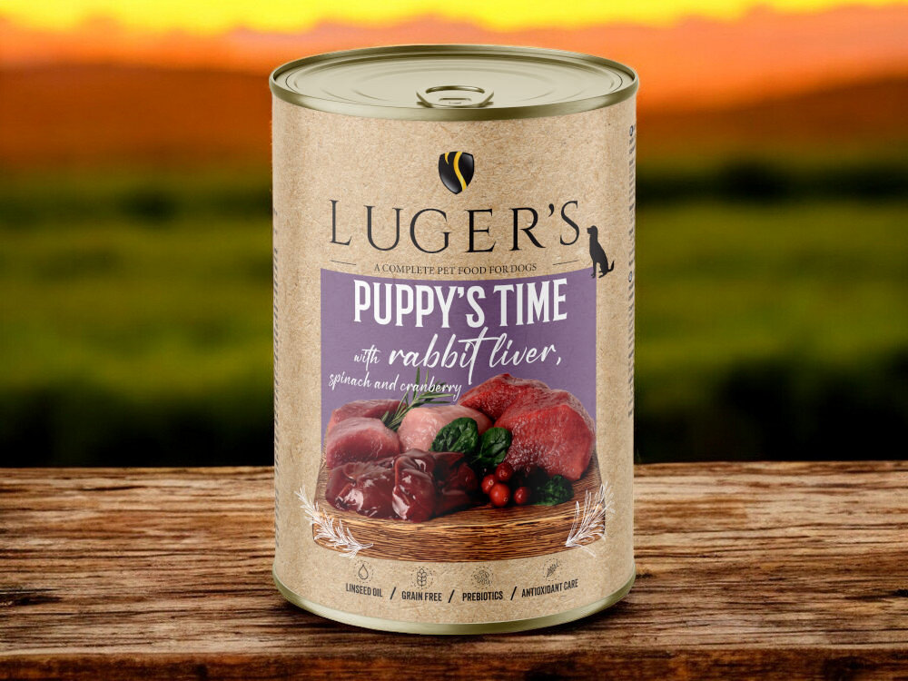 Karma dla psa LUGER'S Puppy's Time z wątróbką z królika, szpinakiem i żurawin 400 g karma w puszce na blacie