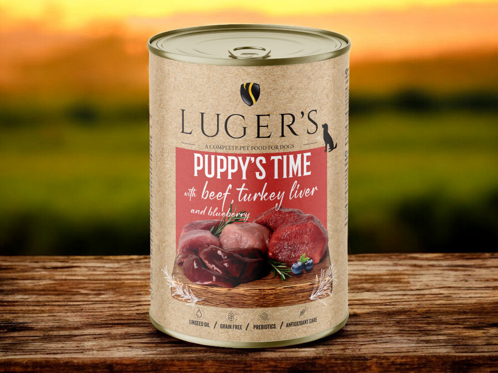 Karma dla psa LUGER'S Puppy's Time z wołowiną, wątróbką z indyka i borówką 400 g karma w puszce na blacie
