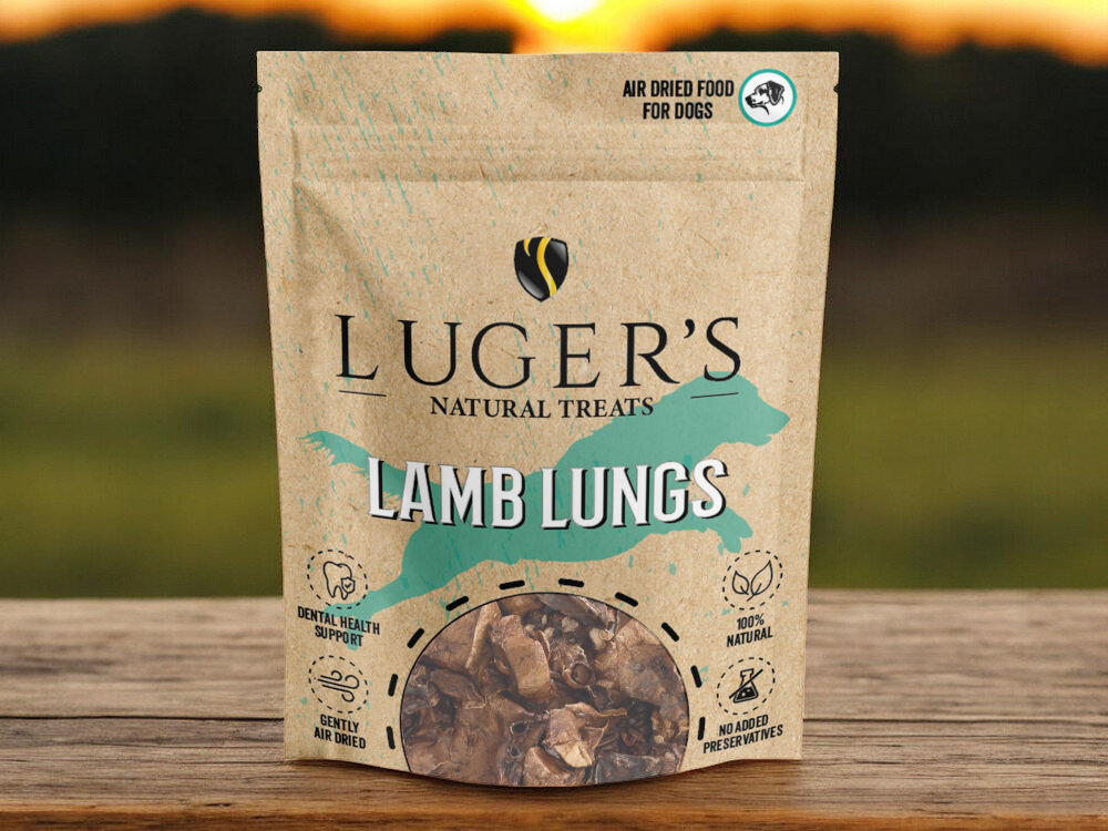 Gryzak dla psa LUGER’S Natural Treats Płuca jagnięce 100 g na blacie
