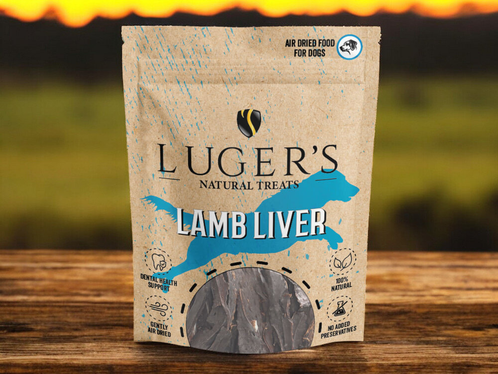 Gryzak dla psa LUGER’S Natural Treats Wątroba jagnięca 150 g na blacie