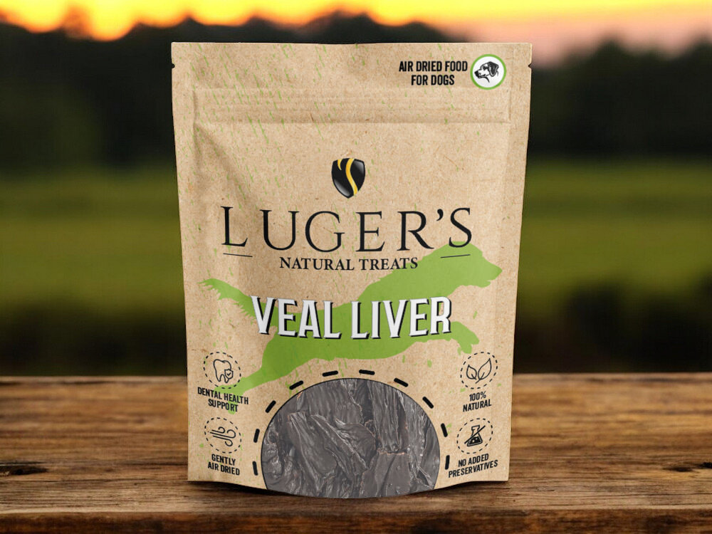 Gryzak dla psa LUGER’S Natural Treats Wątroba cielęca 150 g na blacie