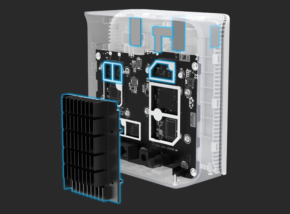 Router ASUS ZenWiFi BD4 Trójwymiarowy przekrój wnętrza routera pokazujący płytkę drukowaną oraz czarny radiator