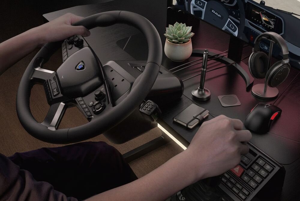 HORI Force Feedback Truck Control System - Stanowisko do symulacji jazdy ciężarówką z zamontowaną kierownicą, manetkami oraz panelem sterowania z dźwignią zmiany biegów