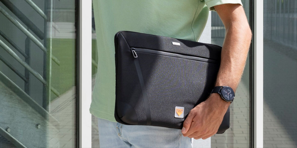 Etui na laptopa HAMA Extreme Protect D30 13.3 - 14.1 cali Bezpieczne i funkcjonalne etui trzymane w ręce