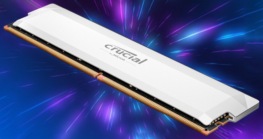 Pamięć RAM CRUCIAL Pro OC Pojedynczy moduł pamięci RAM na ciemnym tle z jasnymi niebieskimi i fioletowymi liniami rozchodzącymi się dynamicznie na boki