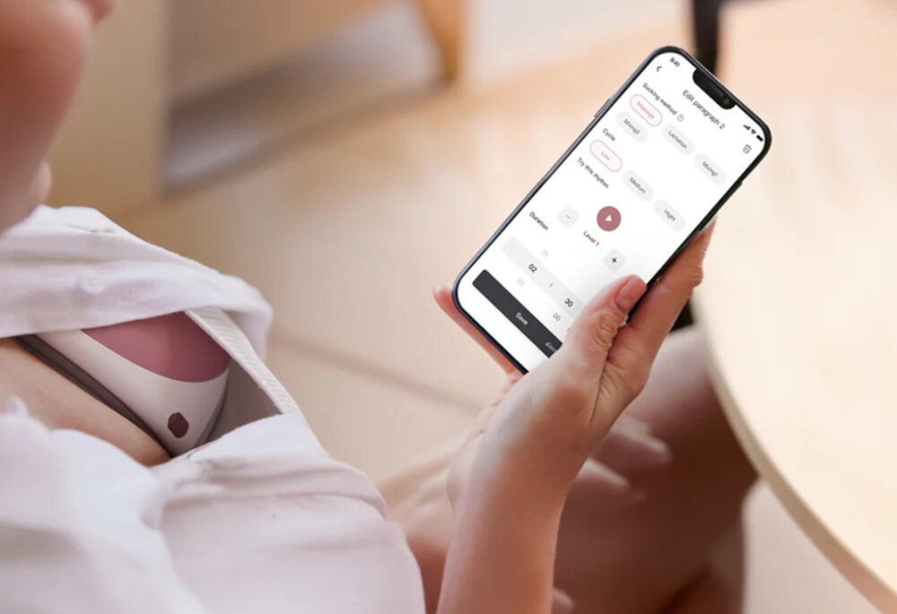 Laktator MOMCOZY M9 Podwójny Szary zdjęcie lifestyle Sterowanie przez aplikację Aplikacja Momcozy odciąganie personalizacja powiadomienia organizacja kontrola harmonogram przebieg sesja