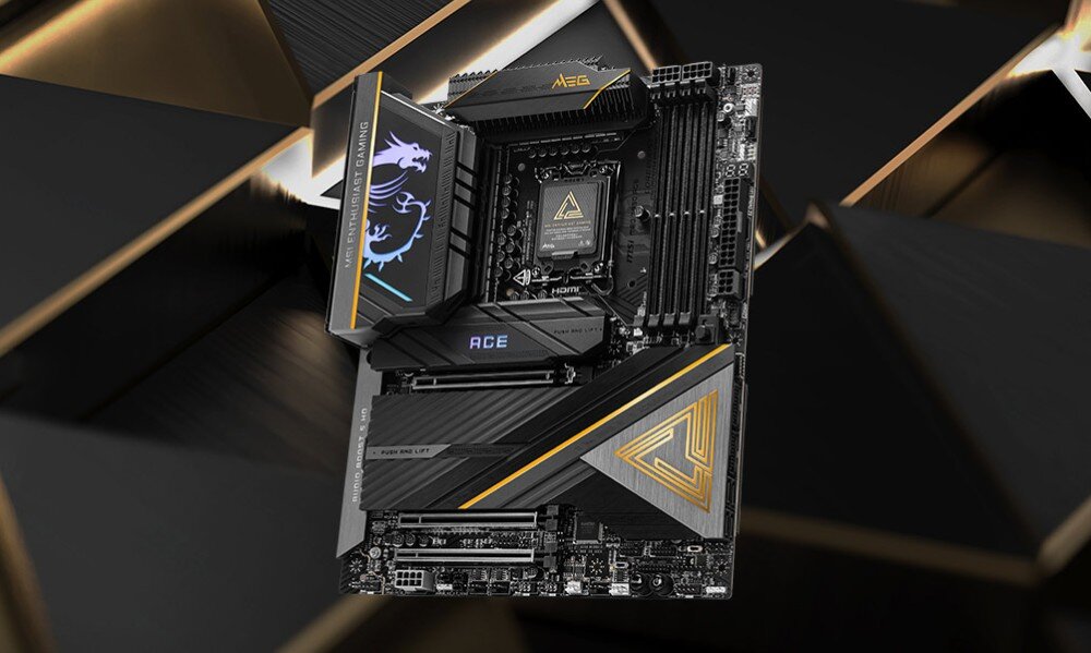 Płyta główna MSI MEG Z890 Ace Obraz przedstawia płytę główną w formacie ATX z czarno-złotym wykończeniem. Widoczne są oznaczenia 'ACE' i 'MEG', a w tle znajdują się złote geometryczne kształty, opis