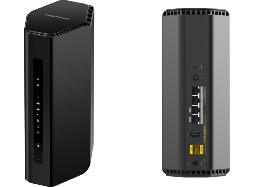 Router NETGEAR Nighthawk RS300 Zestawienie dwóch widoków tego samego routera jeden z widocznym panelem kontrolnym z diodami i napisem u góry drugi z portami z tyłu, porty, złącza