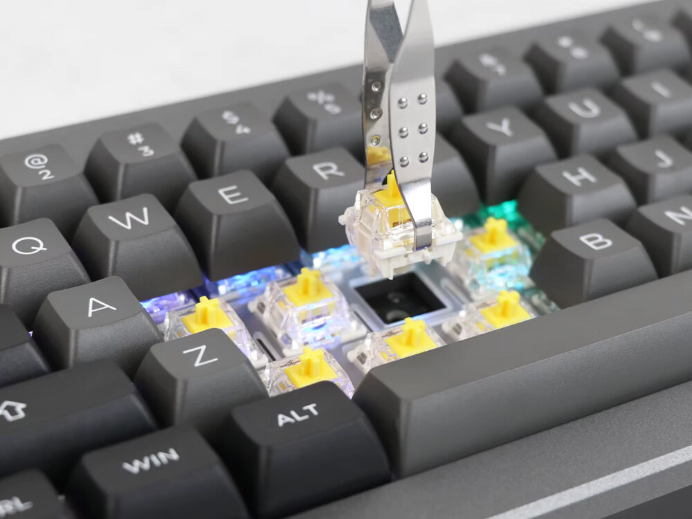 Klawiatura EPOMAKER Shadow-X uszczelkowej konstrukcji Wbudowana dolna warstwa silikonowa oraz warstwa kanapkowa nasmarowane stabilizatory i przełączniki