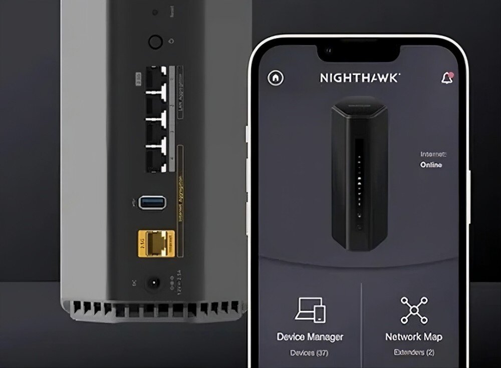 Router NETGEAR Nighthawk RS200 Zbliżenie na tylne porty routera oraz ekran smartfona z uruchomioną aplikacją 'Nighthawk' do zarządzania siecią i podłączonymi urządzeniami, konfiguracja, aplikacja, narzędzia