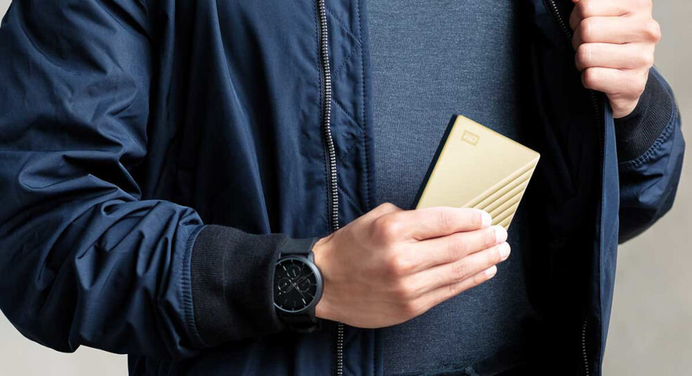 Dysk WD My Passport Ultra 4TB Złoty kompaktowa konstrukcja wymiary ok. 110 x 81,6 x 14 mm