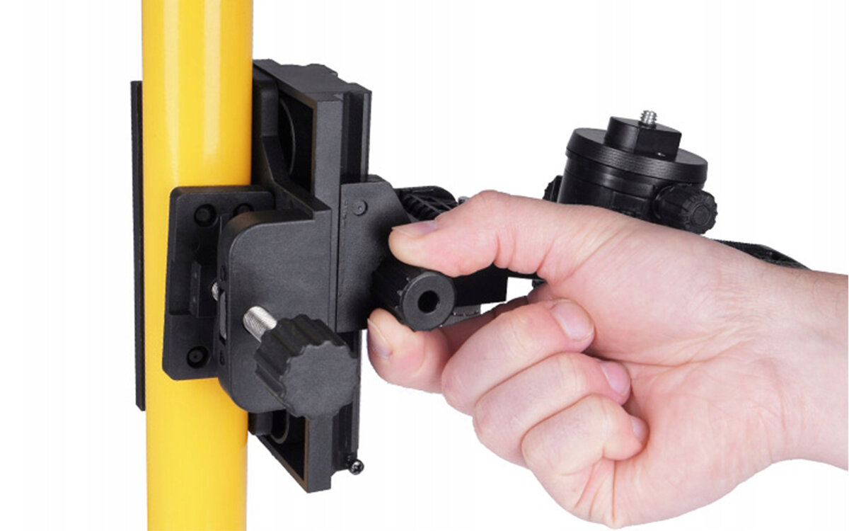 Statyw DEKO DKTYC07 + Adapter do skosów mozliwosc przsuwania w gore i w dol za pomoca pokretla odpowiednie ustawienie linii poziomej dostosowanie do innych elementow