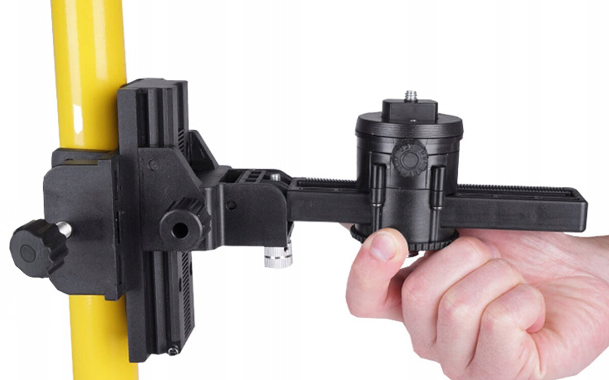 Statyw DEKO DKTYC07 + Adapter do skosów pokretlo u podstawy mocowania obrot wokol wlasnej osi obrot o 360° latwe bezproblemowe ustawianie linii pionowych solidny korpus montaz na wysokosci w zakresie od 110 do 285 cm